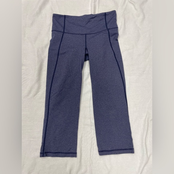 Lululemon Crop Leggings with Leg Slit Sz 6 - Picture 1 of 7